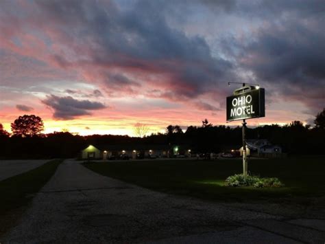 Extended Stay Efficiency Motel | The Ohio Motel 2248 N Cleveland Massillon Rd, Akron, Ohio, USA