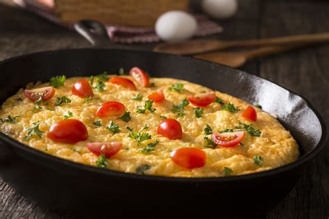 La ricetta della frittata con pomodori confit, un secondo veloce per l'estate | Gustoblog