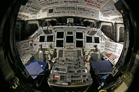 The cockpit of a Space Shuttle. | Fotos raras, Foto aviao, Fotos