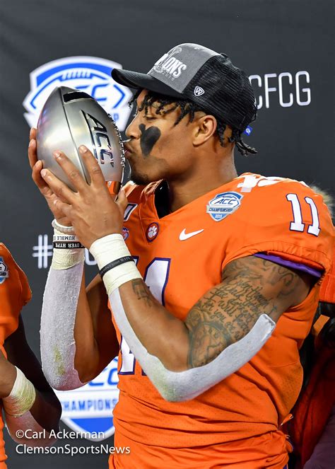 Simmons Wins 2019 Butkus Award – Clemson Sports News