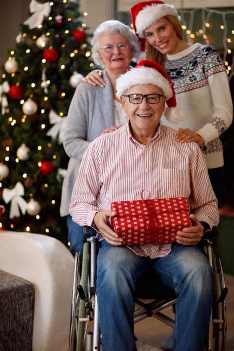 10 Memorable Christmas Activities for Seniors: Treasured Time Mom