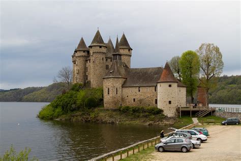 Château de Val, Auvergne-Rhône-Alpes, France : r/castles