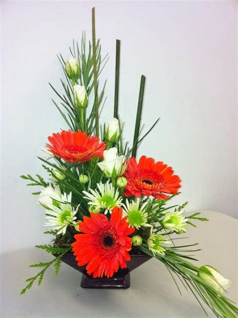 Asymmetrical Triangle Flower Arrangement | Best Flower Site