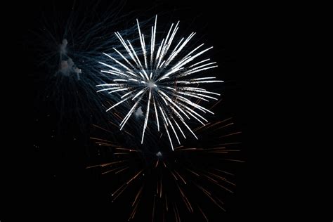 Two Simple Ways to Photograph Fireworks with your DSLR