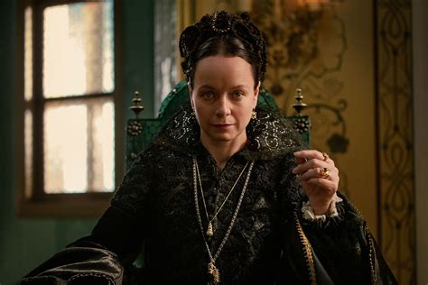 In a TV landscape full of serious monarchs "The Serpent Queen" has a humorous bite | Salon.com