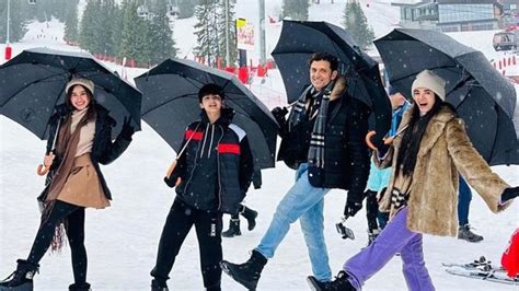 Hrithik Roshan poses in snow with girlfriend Saba Azad and sons on ...