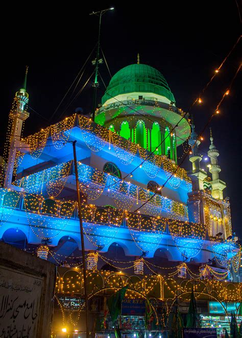 Karachi lights up for Eid Miladun Nabi - Pakistan - DAWN.COM