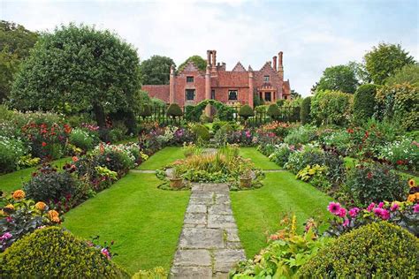 Chenies Manor House & Gardens 2-for-1 entry - gardenersworld.com