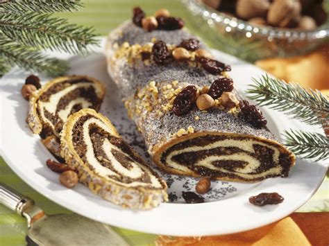 Poppy Seed Roll with Nut Filling Recipe | EatSmarter