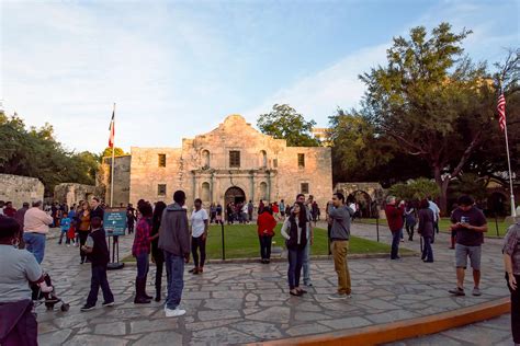 Things You Need to Know Before Visiting the Alamo Mission in San Antonio, Texas