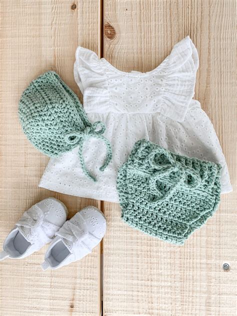 Crochet Baby Set - Vintage Bonnet & Bloomers - newborn - free pattern ...