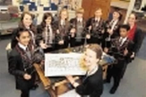 Moor End Academy pupils work with wire artist - YorkshireLive