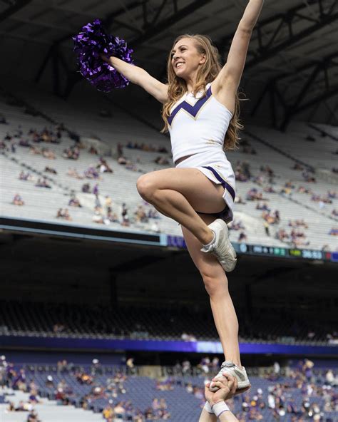 Washington Huskies Cheerleaders 2024 - Barb Marice