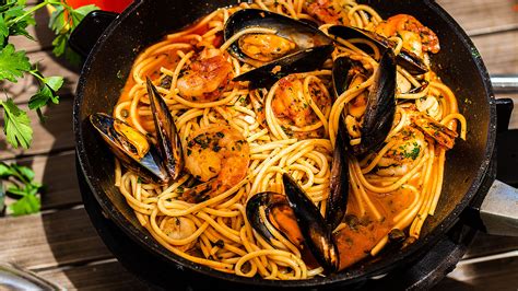 Seafood spaghetti marinara - Easy Meals with Video Recipes by Chef Joel Mielle - RECIPE30