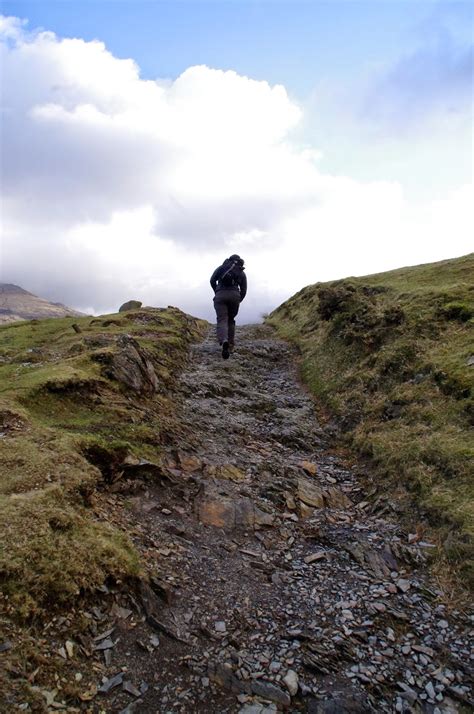 Hiking Mt Snowdon in Winter - The Aussie Flashpacker