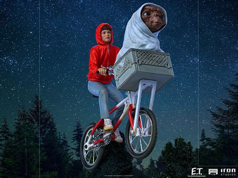 Iconic Scene From E.T. THE EXTRA-TERRESTRIAL Captured in New Statue From Iron Studios — GeekTyrant