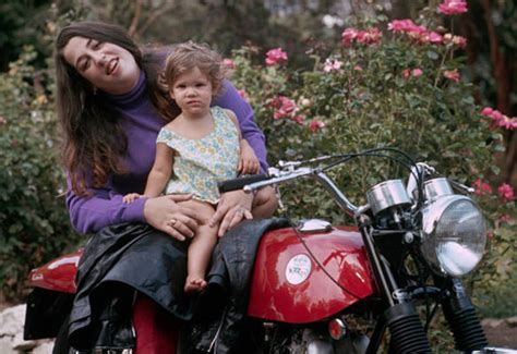 Mama Cass Elliot and daughter Owen on her 1968... - Eclectic Vibes