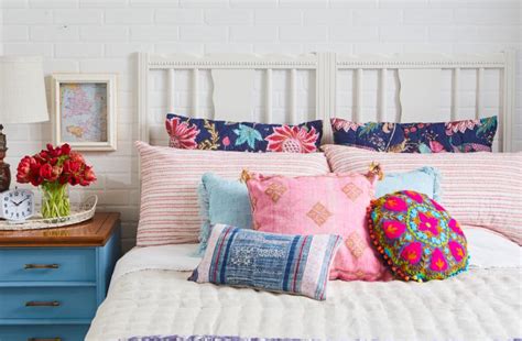 How to Fluff Pillows to Perfection: 5 Easy Methods