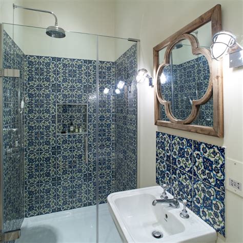 30+ Floral Pattern Bathroom Tiles - DECOOMO