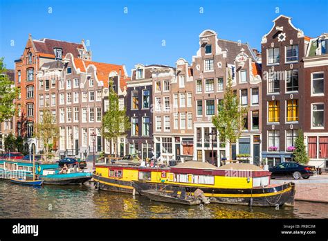 Singel boat hi-res stock photography and images - Alamy