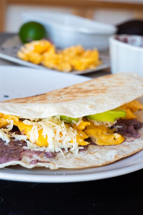 Honduran Baleadas With Eggs - The Cookware Geek