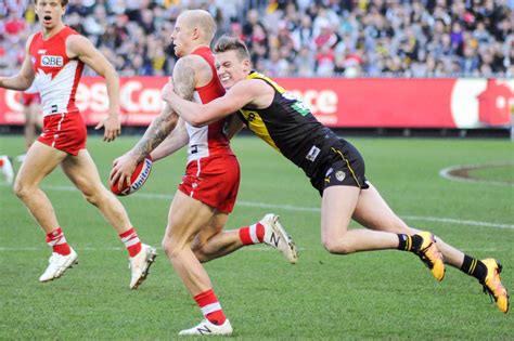 Australian favourite Aussie Rules Football explained - Forte Magazine