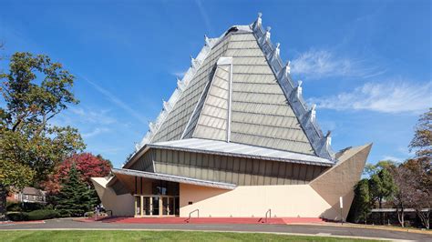 Sixty years later, only Frank Lloyd Wright synagogue continues as ‘work ...