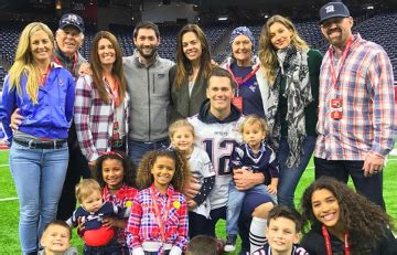 Tom Brady Family - Wife, Children, Parents, Sisters, Bio | CelebFamily