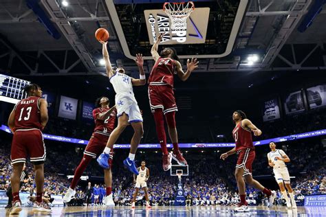 Kentucky Rolls Past New Mexico State in Season Opener