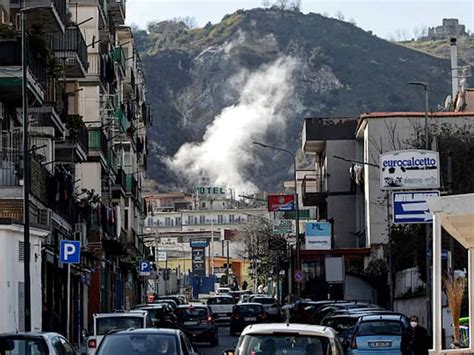 Volcano In Italy Campi Flegrei Volcano Nearing Risk Of Eruption For The First Time Since 1538 ...