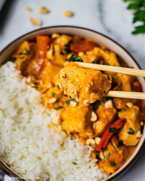 Thai Peanut Chicken Curry {with coconut milk} | Shuangy's Kitchensink