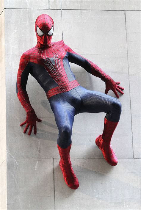 Fashion and Action: Spider-Man's New Costume Looks Amazing in Set Photos