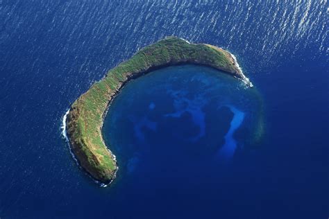 Diving Into a Volcano Crater in Molokini, Hawaii