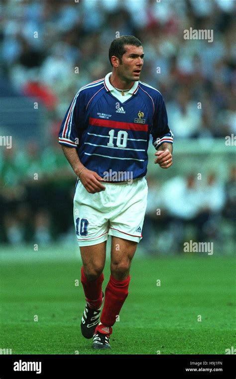 Zidane 1998 hi-res stock photography and images - Alamy