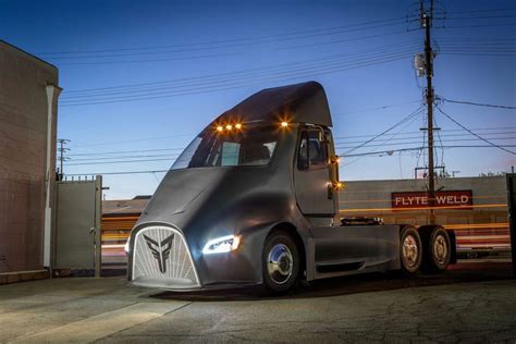 Thor Trucks electric big rig aims to put the hammer down on Tesla Semi ...