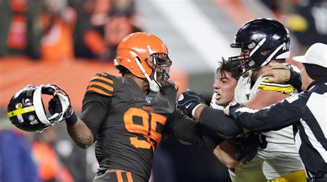 Myles Garrett hits Mason Rudolph with his own helmet as Browns, Steelers brawl in final seconds ...