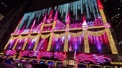 Saks fifth avenue light show 2020 - YouTube