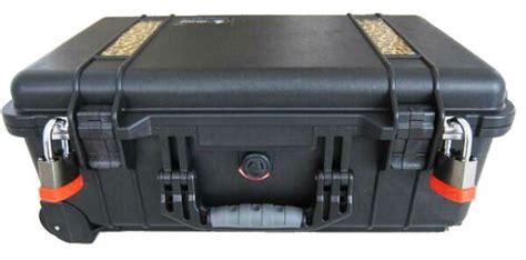 Commando locks fit Pelican cases perfectly. And they look great too ...