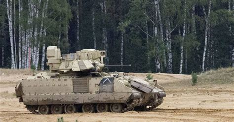 Here's why we love the Bradley Fighting Vehicle (and so should you ...