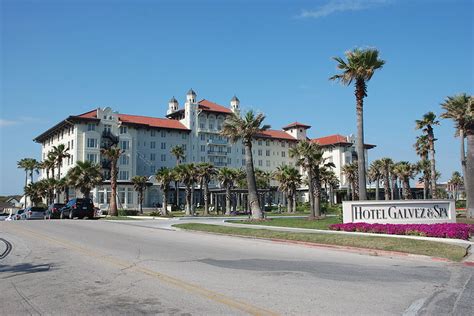 6 historic Texas Hotels That Will Leave You Awestruck