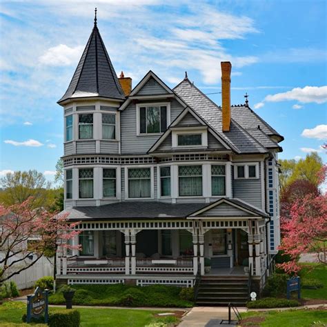 Victorian House Museum | Holmes County Chamber of Commerce