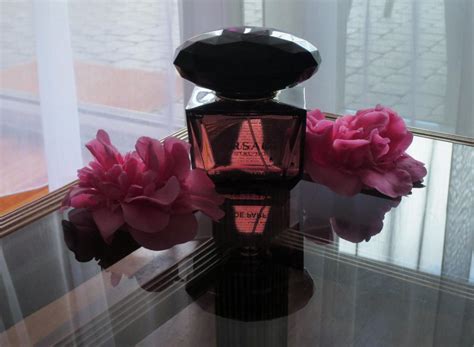 Crystal Noir Versace perfume - a fragrance for women 2004