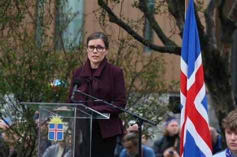 Iceland's PM Joins Women on Strike Over Equal Pay, Gender Based Violence - Parallel Facts