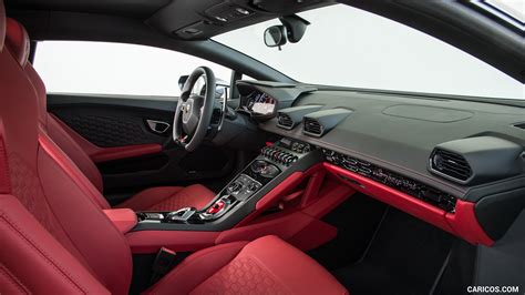 2017 Lamborghini Huracán LP 580-2 in Doha, Qatar - Interior | Caricos