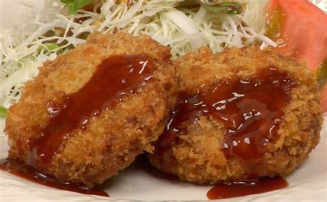 Menchi-katsu Recipe (Deep-Fried Breaded Ground Meat) - Cooking with Dog