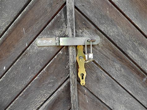 Free picture: device, catch, wood, fastener, wooden, latch, door, old