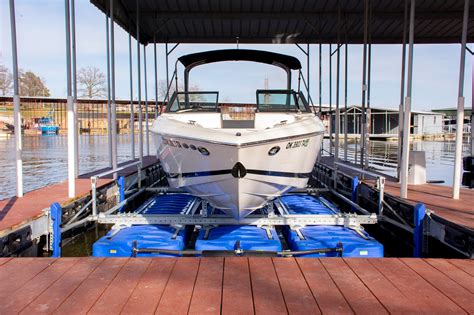 Shallow Water Boat Lift: Shop Shallow Water Pontoon Boat Lifts | HydroHoist