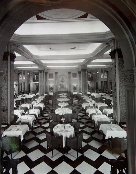 SS Rex - 1932 - First Class Dining Room. Vintage Interior, Luxury Interior, Abandoned Ships ...