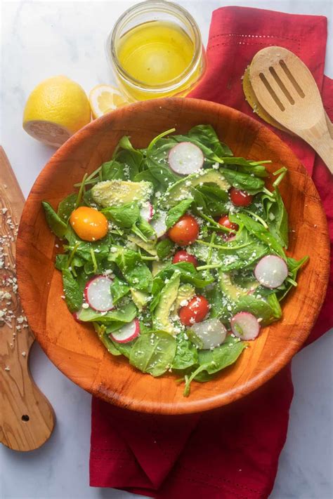 Spinach Avocado Salad with Lemony Vinaigrette - Urban Farmie