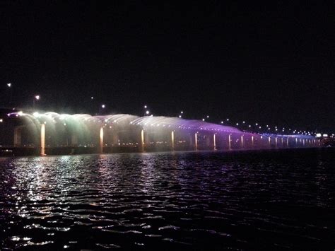 bre in seoul: 반포대교 달빛무지개분수 (Banpo Bridge Rainbow Fountain)